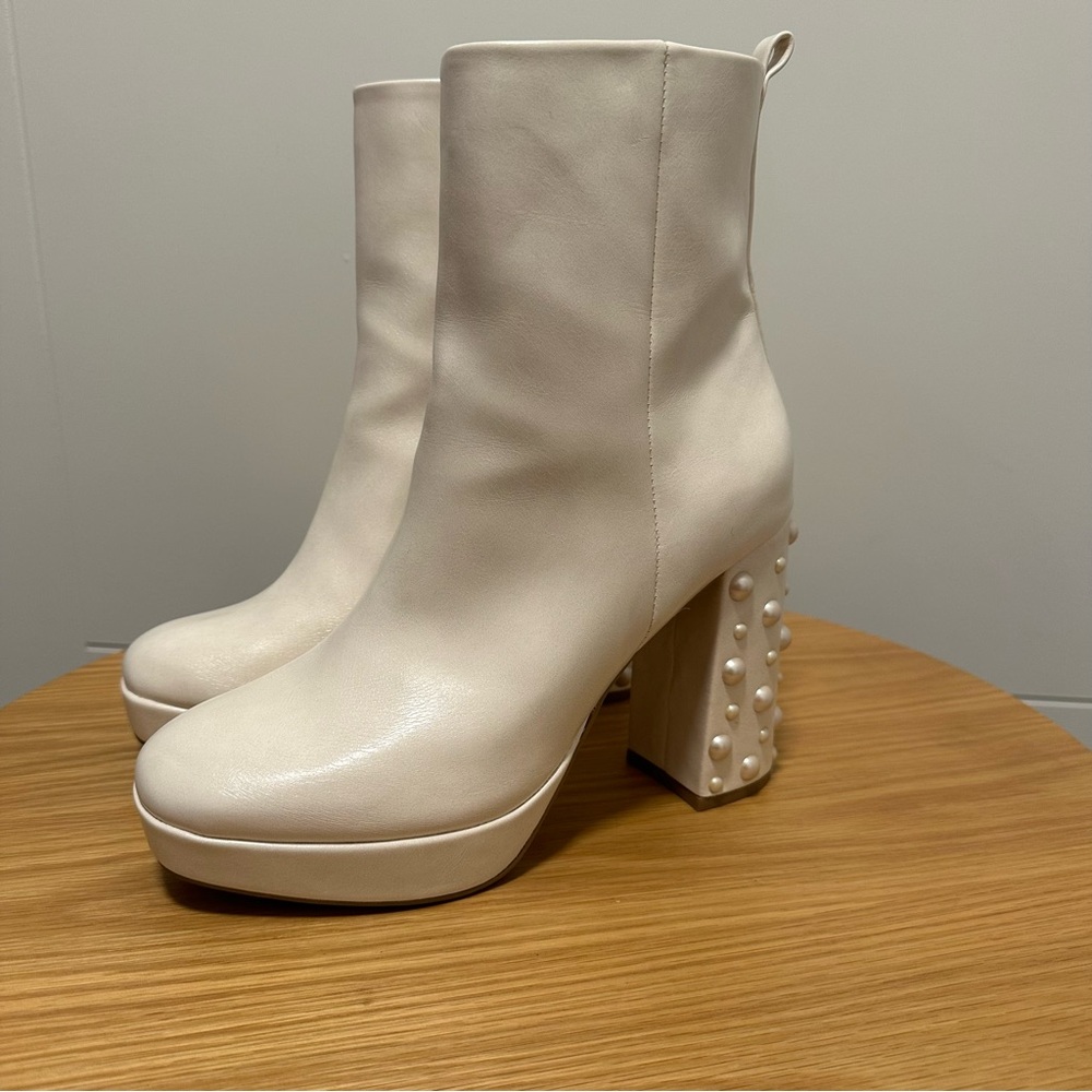 LIKE NEW - White Boots with pearl detail on heel